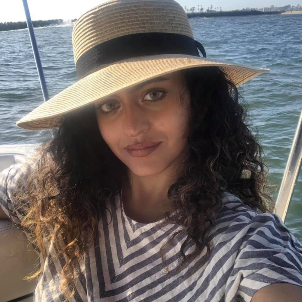 Meet your Posher, Deena